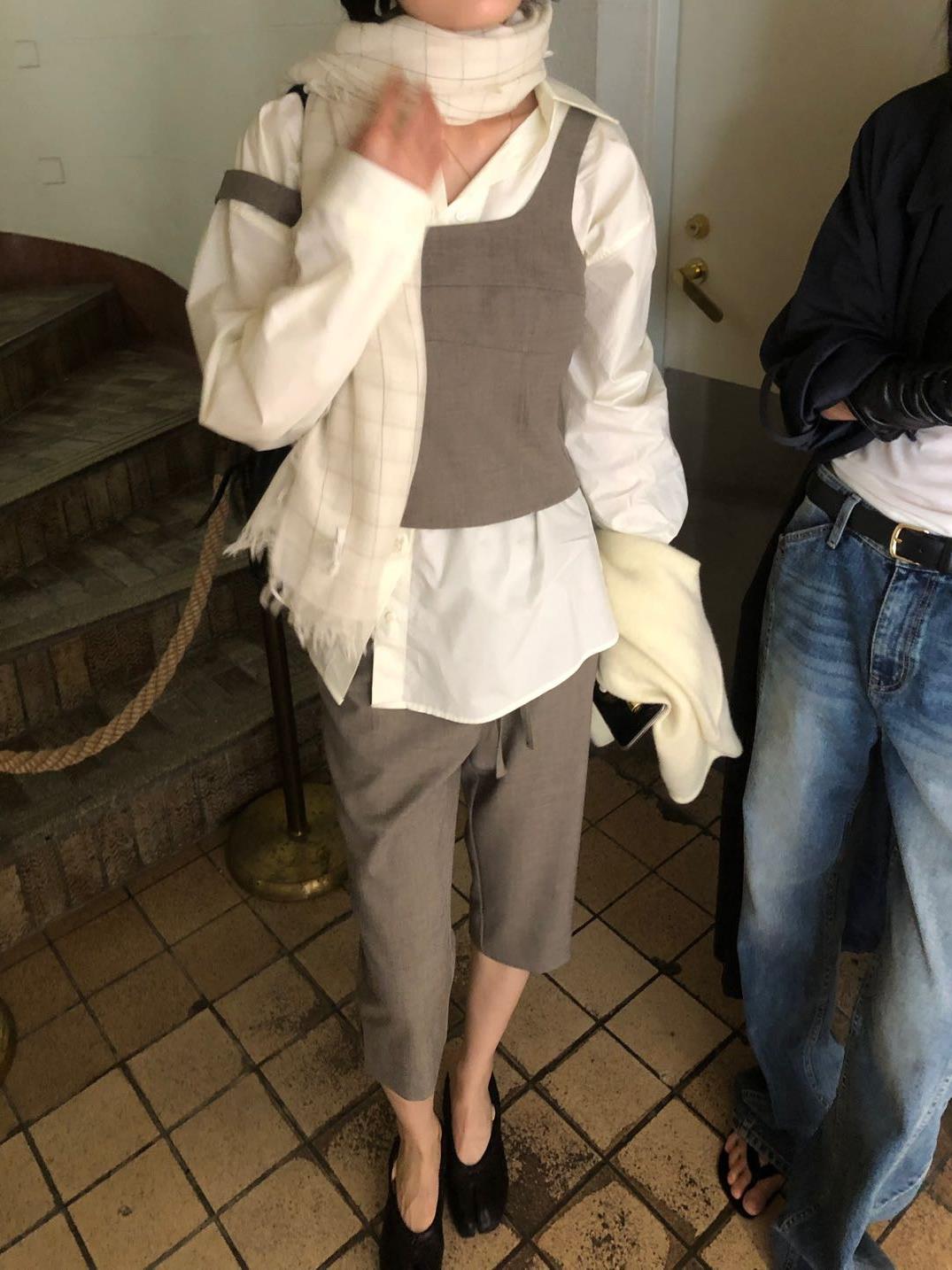 排扣短版西裝背心